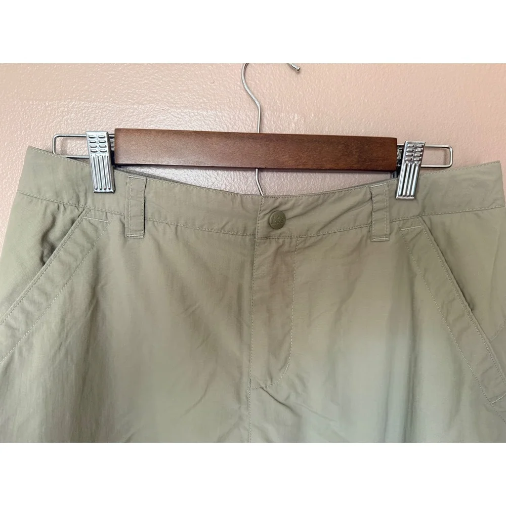 REI Sahara Cargo Shorts Women 8 Tan Khaki Nylon Hiking Outdoor Utility Pocket 9